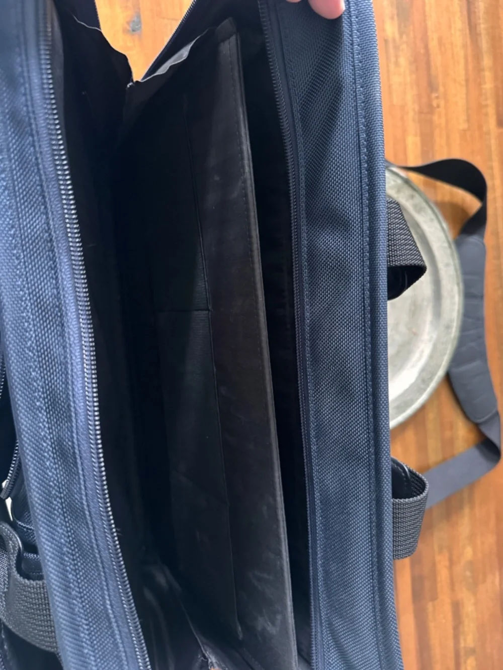 Tumi used navy